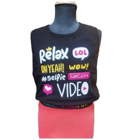 Chipi Chips korall lány topp fekete feliratos trikóval